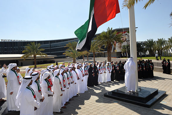 في يوم العلم 3 نوفمبر.. الاماراتيون يهتفون بصوت واحد “دام العلم يا إماراتنا”