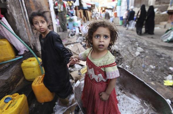 اليمنيون يتمنون أن تٌصفّد المدافع وتصوم البنادق في رمضان (تقرير)