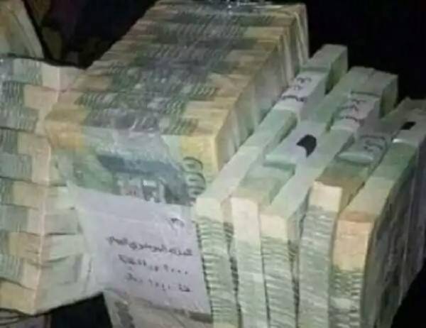 بعد احتجاجات..أكثر من 100مليار ريال يمني يتم الافراج عنها كرواتب للقطاع المدني والعسكري والمتقاعدين