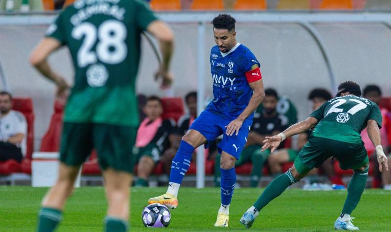 الهلال يواصل صدارة الدوري السعودي بفوز مثير على الأهلي