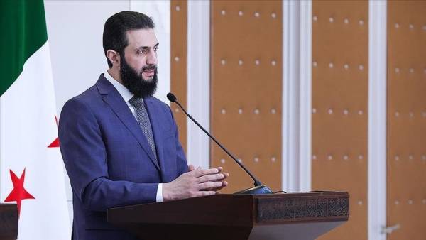 حل الفصائل والبرلمان وتعطيل الدستور في سوريا وأحمد الشرع رئيسًا للمرحلة الانتقالية
