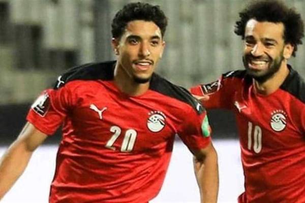 موعد أول مباراة بين عمر مرموش ومحمد صلاح في الدوري الإنجليزي