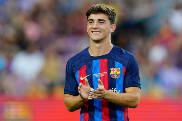 غافي يمدد عقده مع برشلونة حتى 2030